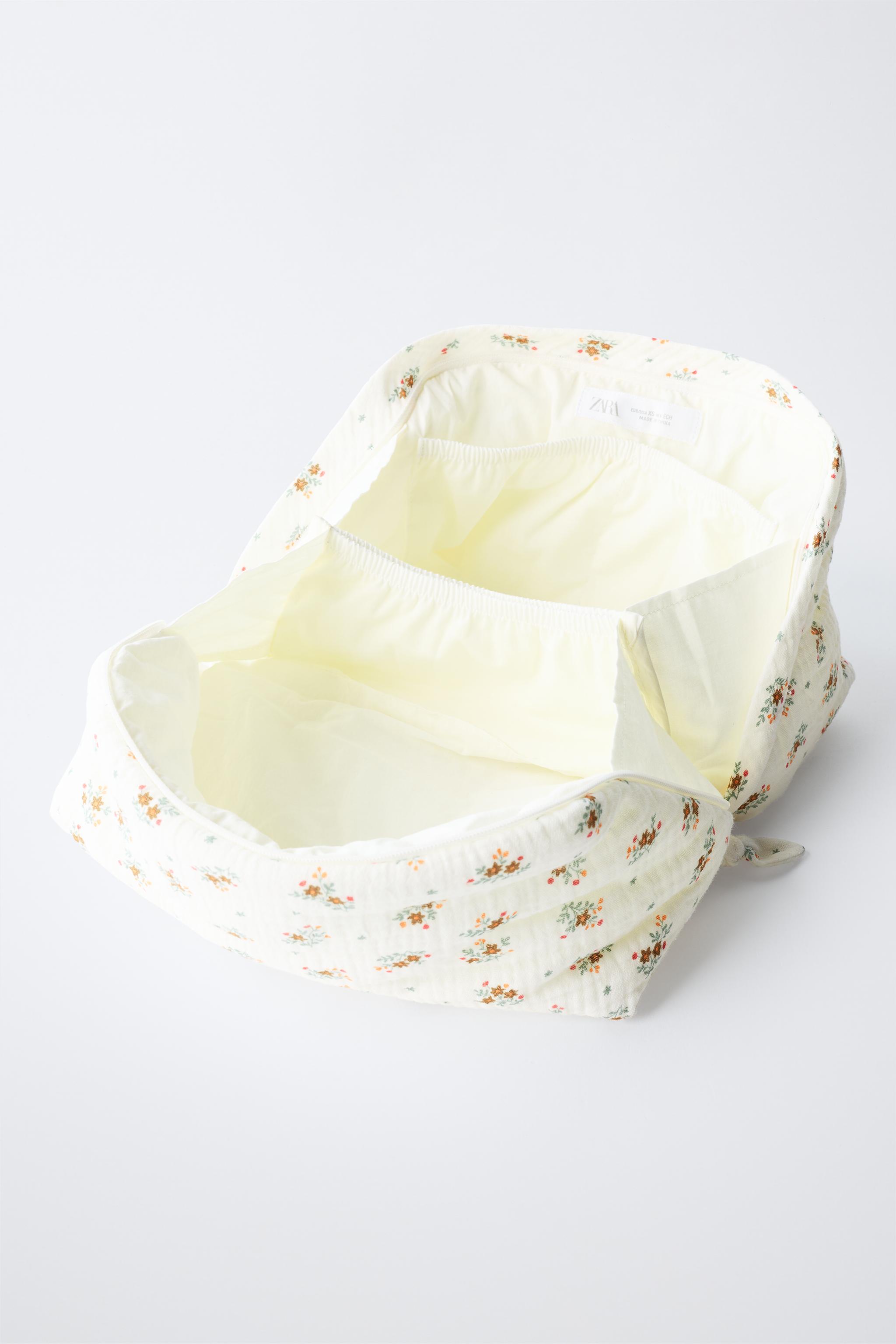 TEXTURED FLORAL PRINT TOILETRY BAG